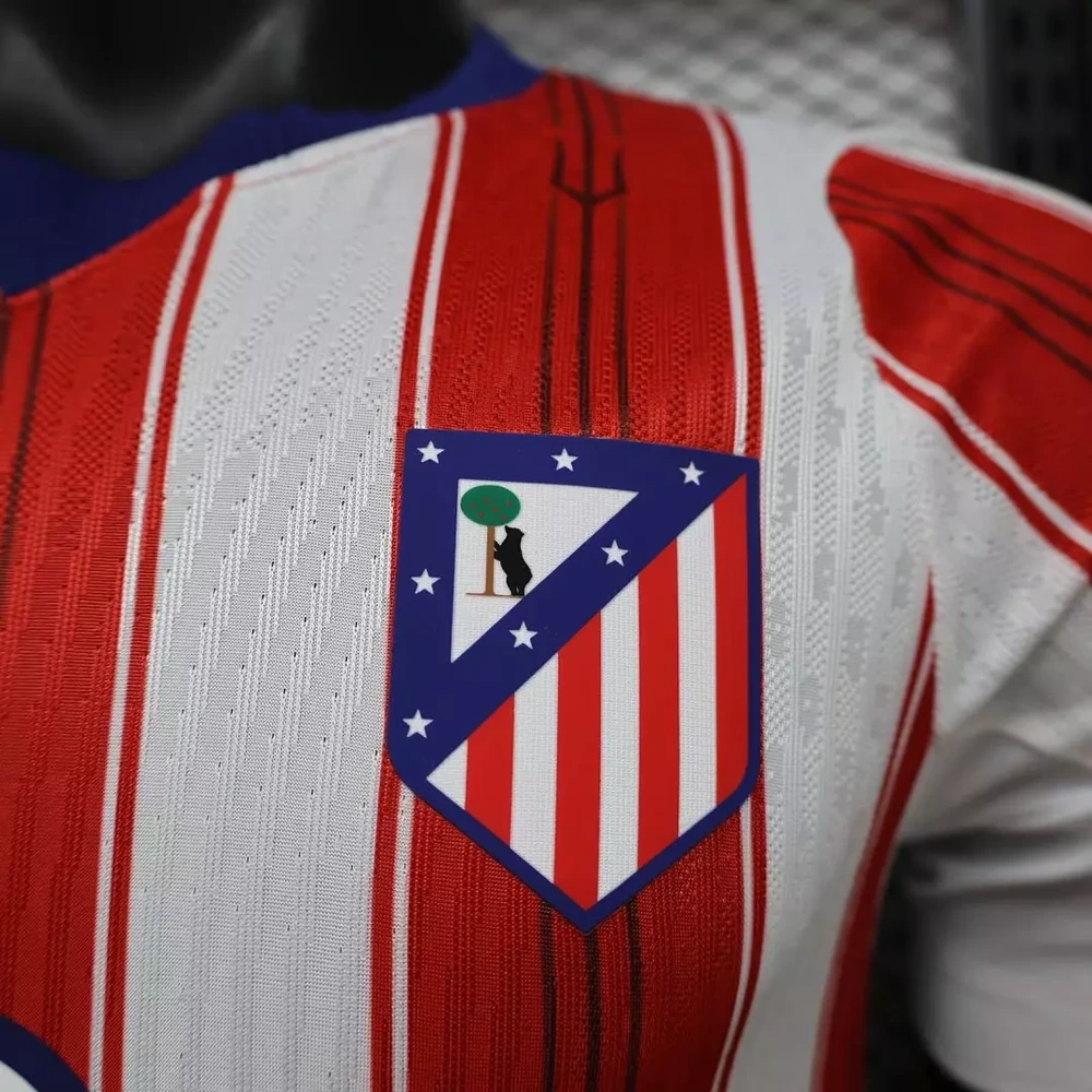 Atlético de Madrid 2026/27 1ª Equipación - Versión Jugador vista 3
