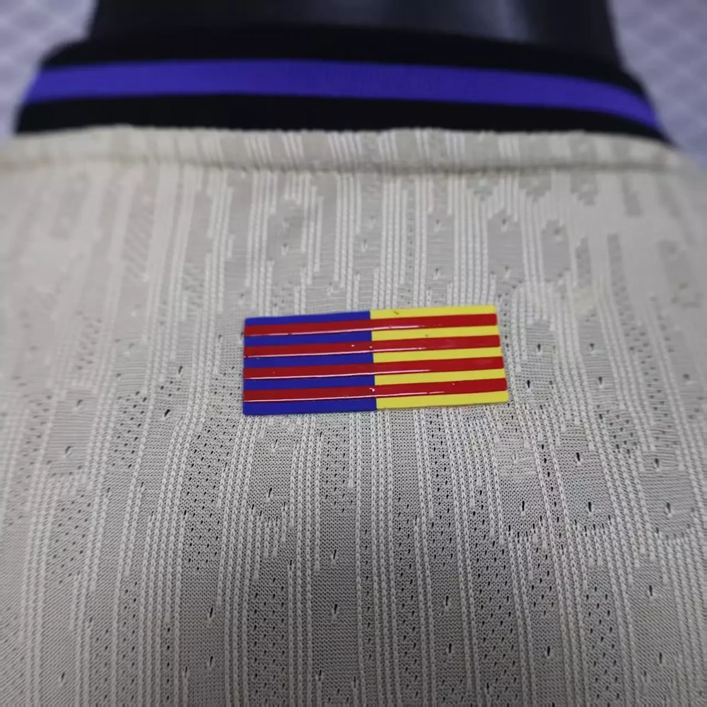 FC Barcelona 2025/26 2ª Equipación - Versión Jugador vista 4