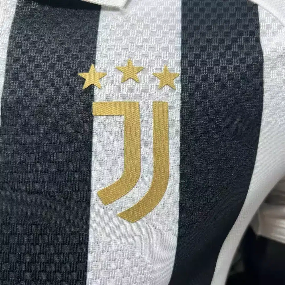 Juventus 2026/27 1ª Equipación - Versión Jugador vista 3