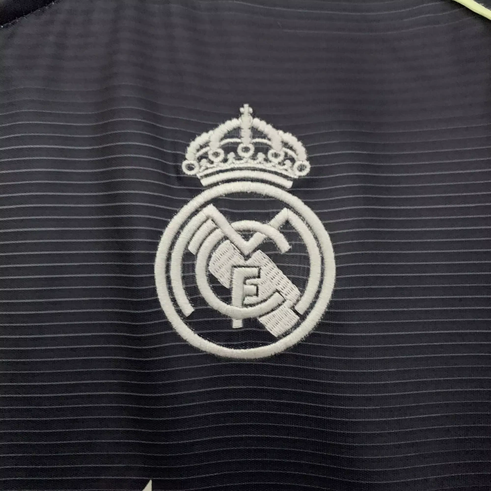 Real Madrid 2025/26 2ª Equipación - Versión Fan Manga Larga vista 3