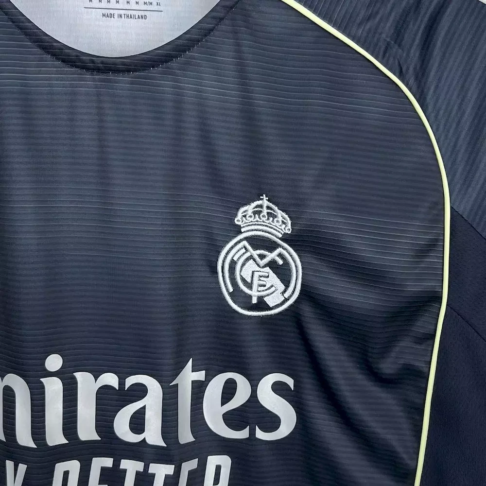Real Madrid 2025/26 2ª Equipación - Versión Fan Manga Larga vista 4