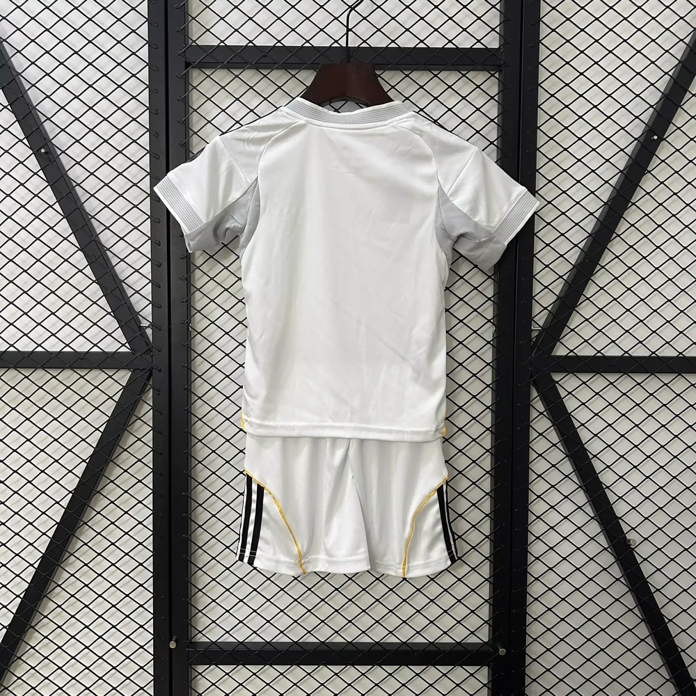 Real Madrid 2025/26 1ª Equipación - Kit Niño Dorsal