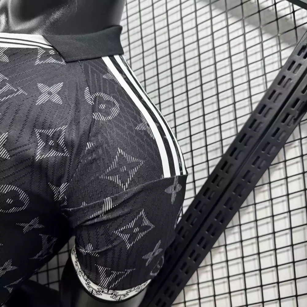 Real Madrid 2026/27 Edición Louis Vuitton - Versión Jugador vista 3