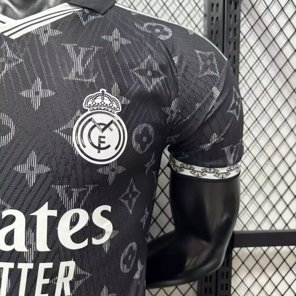 Real Madrid 2026/27 Edición Louis Vuitton - Versión Jugador vista 4